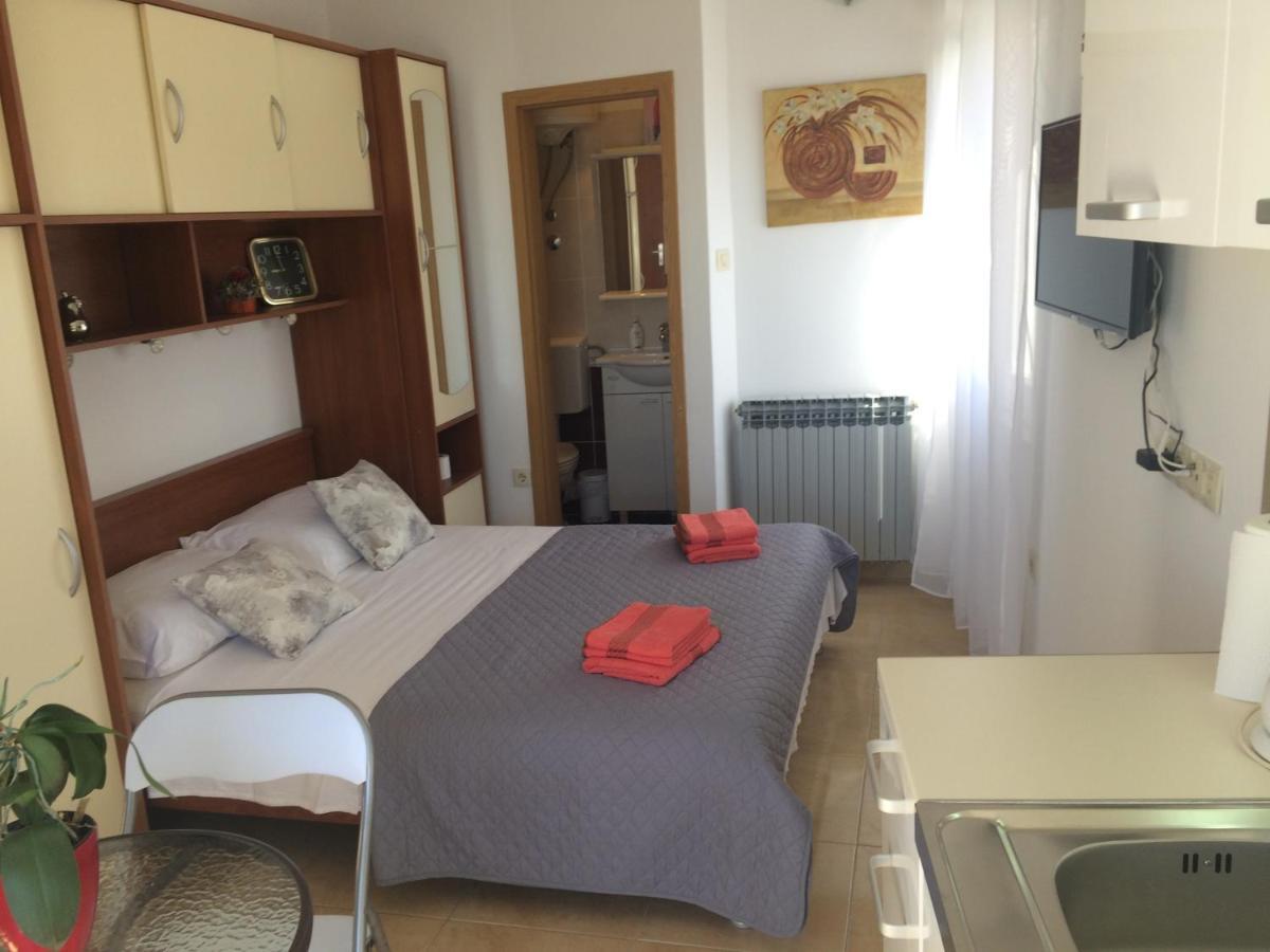 Studio Apartment Mala Plaza Kaštela 外观 照片