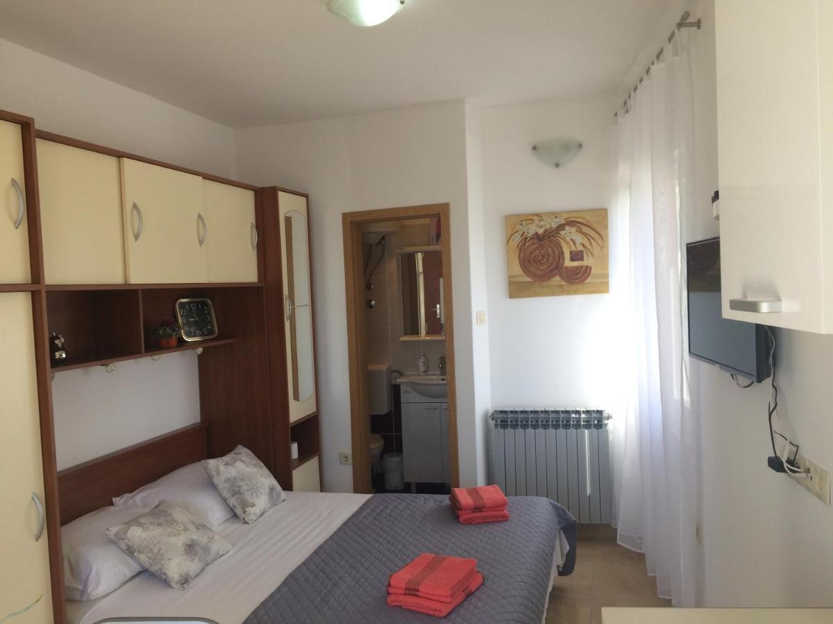 Studio Apartment Mala Plaza Kaštela 外观 照片